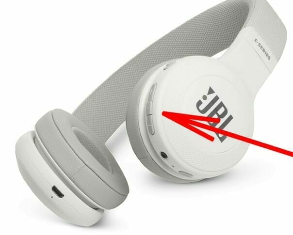 Подключение наушников JBL включаем